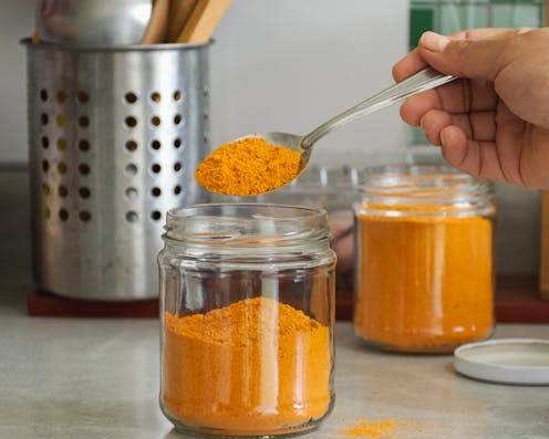 Фото: https://healthnews.com/news/instant-golden-turmeric-milk/