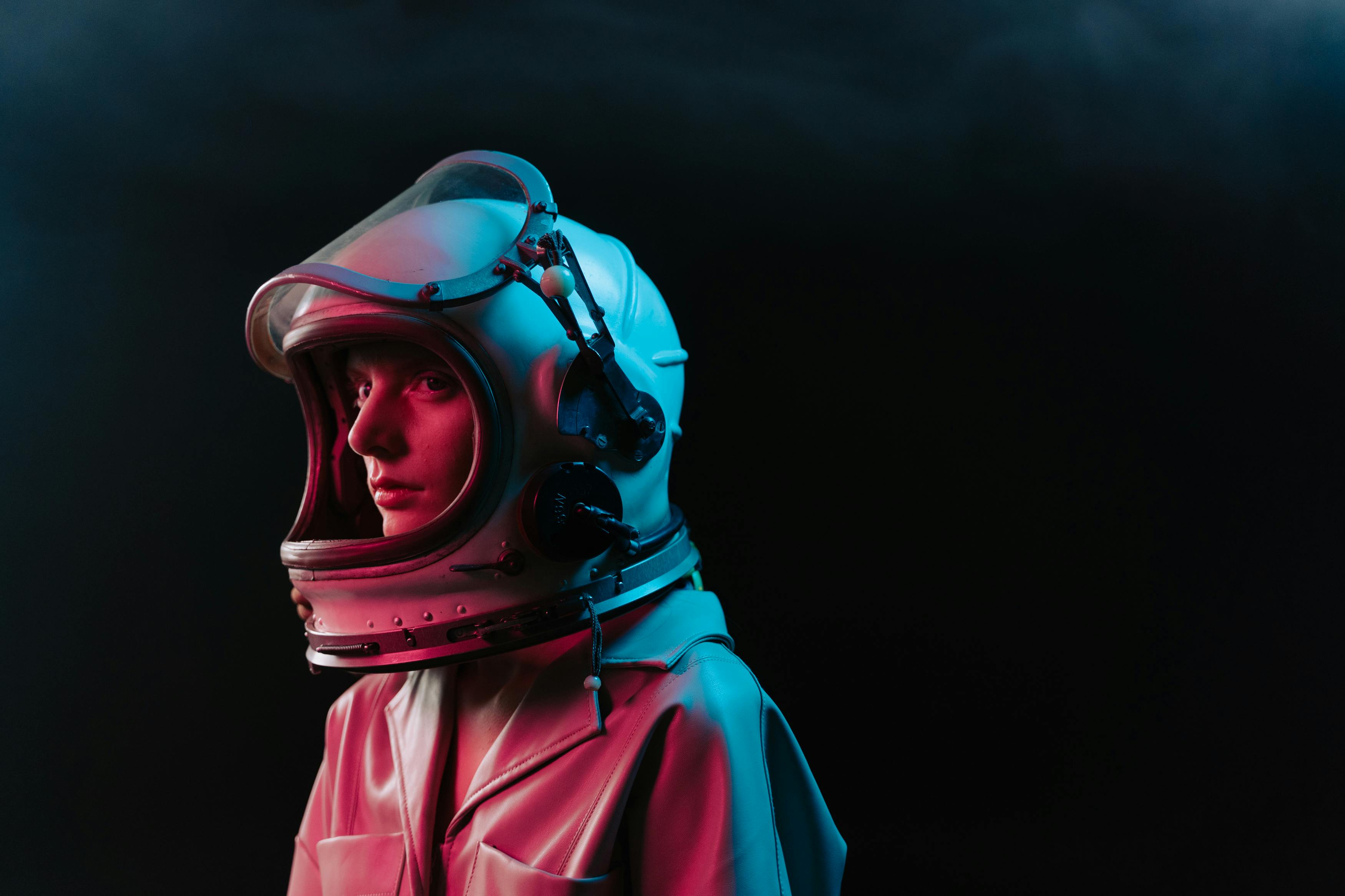 Фото: cottonbro studio: https://www.pexels.com/ru-ru/photo/galaxy-7170760/