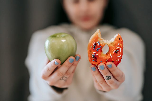 Фото: Andres Ayrton: https://www.pexels.com/ru-ru/photo/apple-6551415/