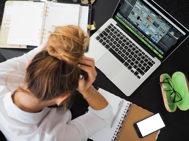 Фото: energepic.com: https://www.pexels.com/ru-ru/photo/macbook-313690/